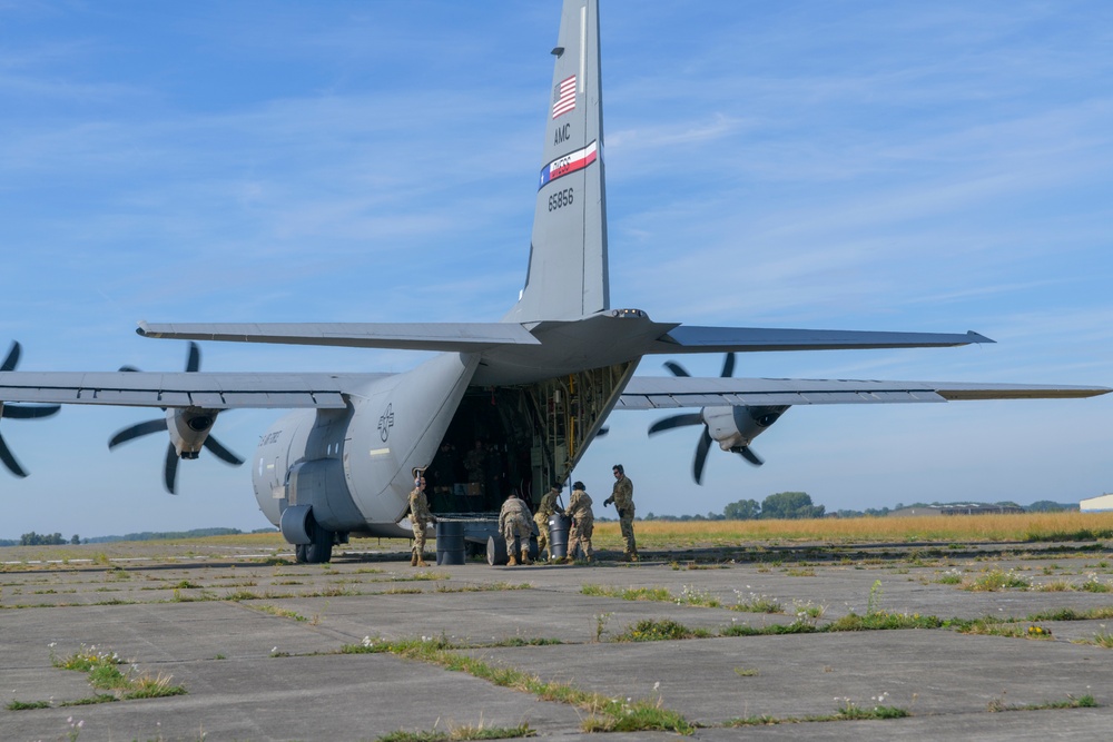 424th ABS Airmen Conduct Combat Offload, Method B