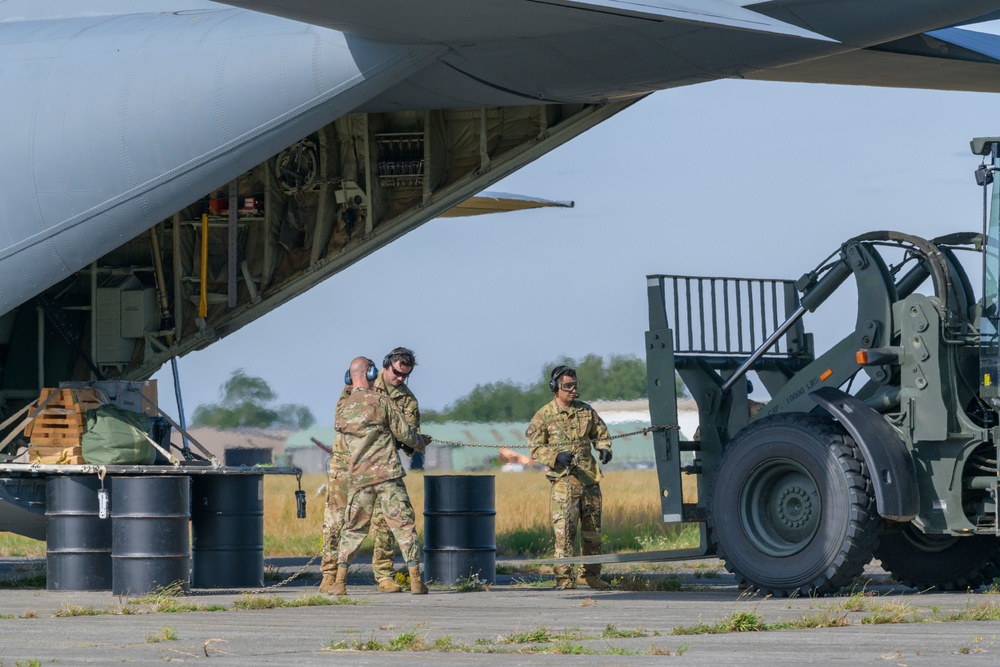 424th ABS Airmen Conduct Combat Offload, Method B