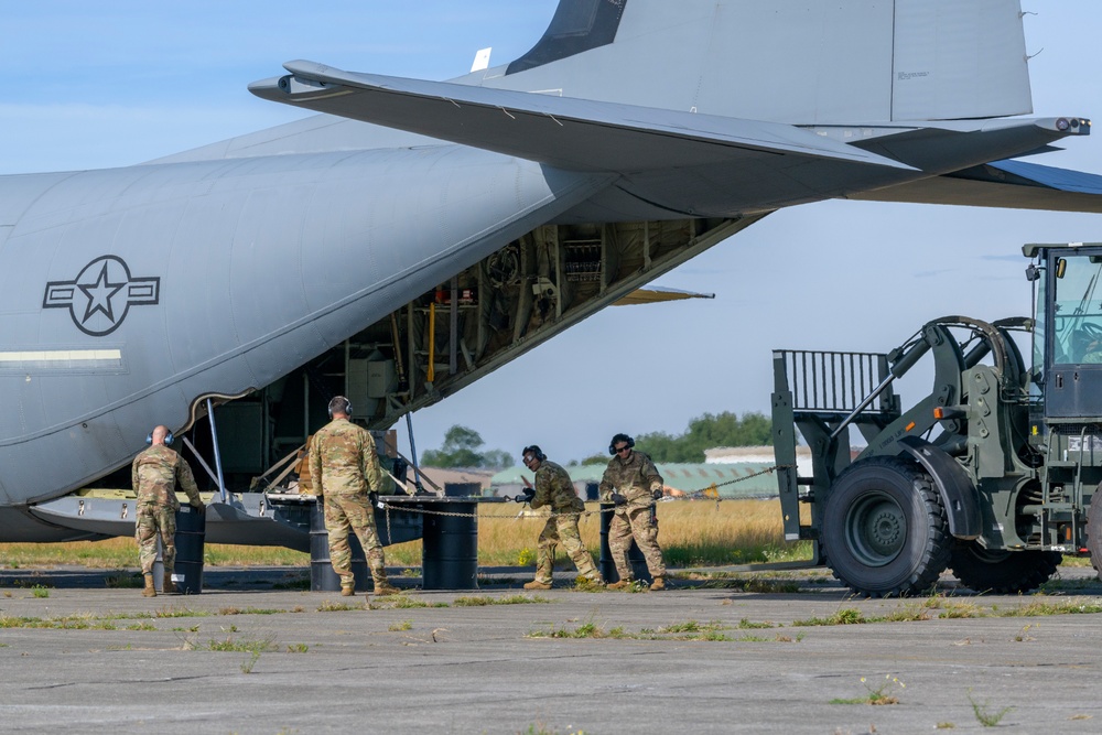 424th ABS Airmen Conduct Combat Offload, Method B