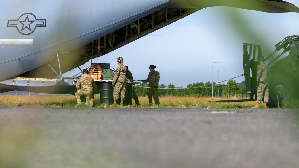 424th ABS Airmen Conduct Combat Offload, Method B