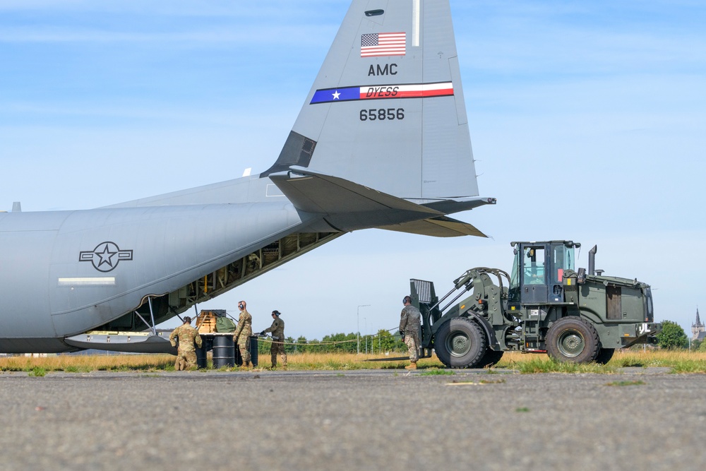 424th ABS Airmen Conduct Combat Offload, Method B