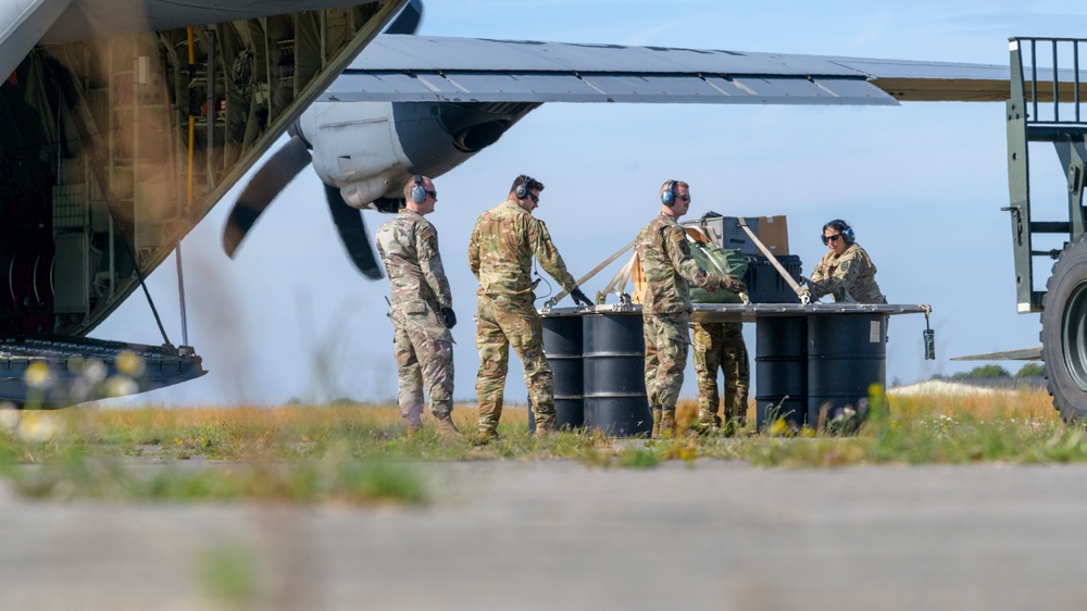 424th ABS Airmen Conduct Combat Offload, Method B