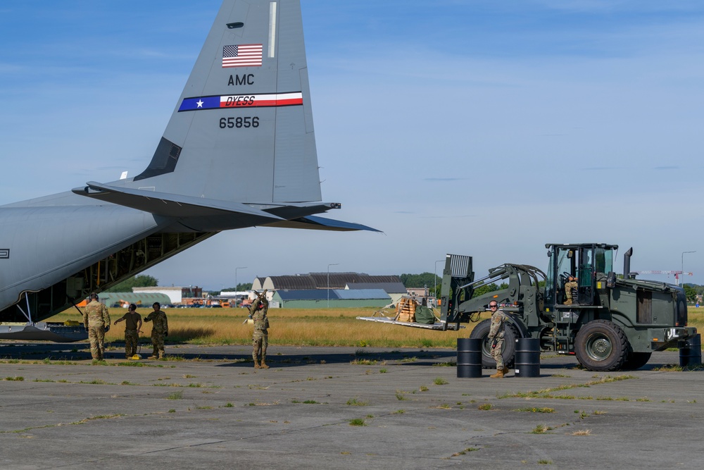 424th ABS Airmen Conduct Combat Offload, Method B