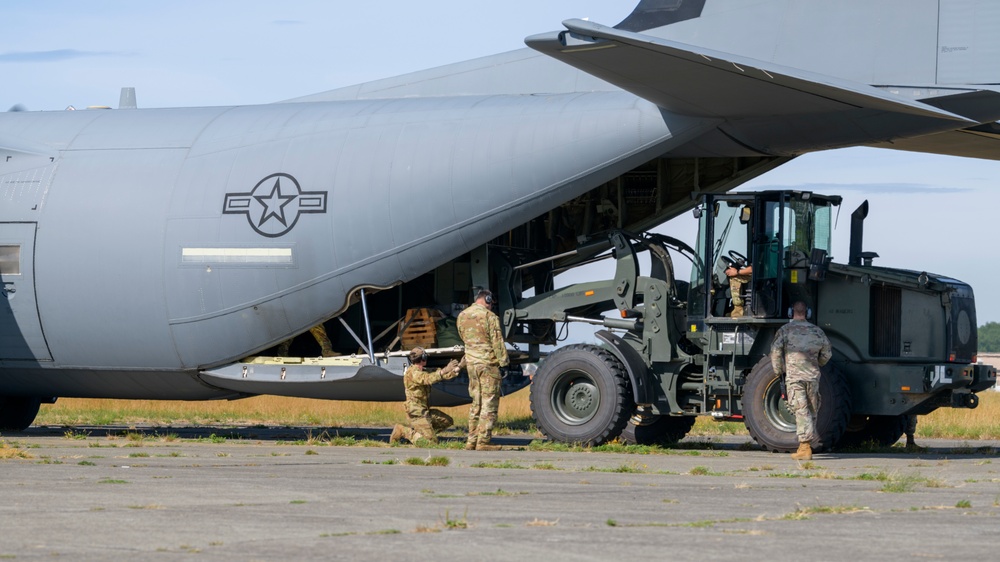 424th ABS Airmen Conduct Combat Offload, Method B