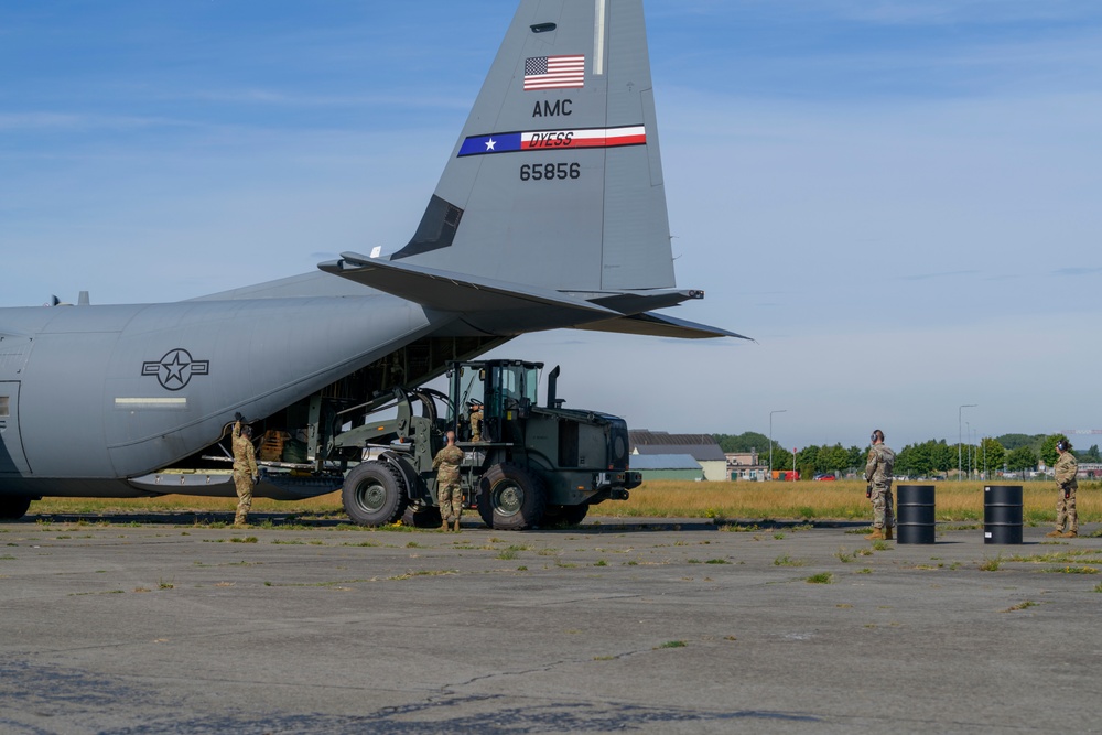 424th ABS Airmen Conduct Combat Offload, Method B