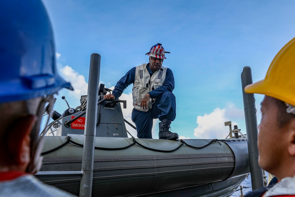 USS Higgins Conducts Small Boat Operation