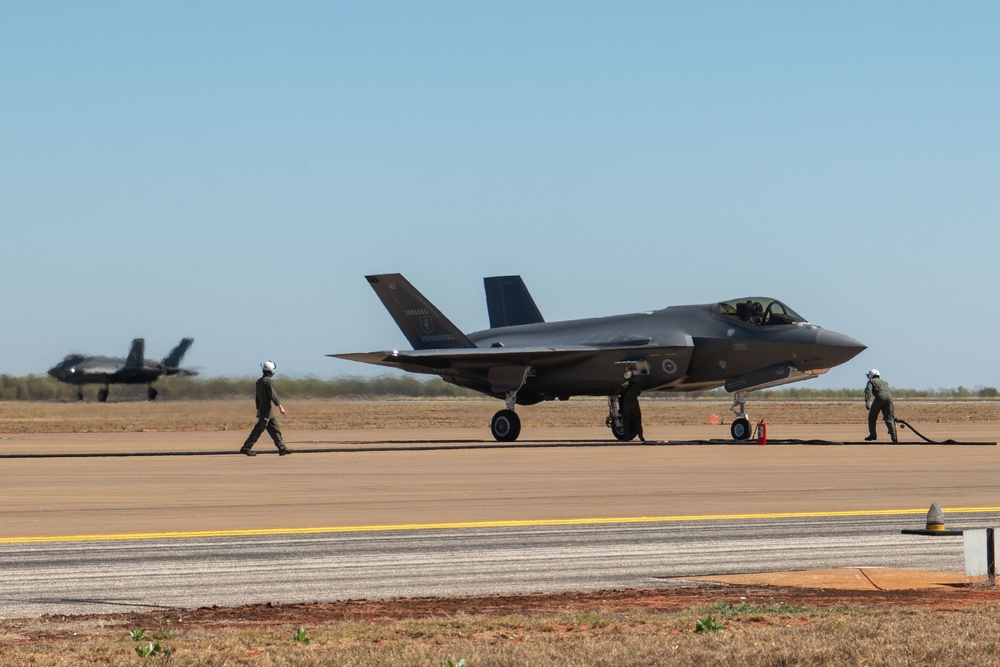 VMGR-152 conduct ADGR at RAAF Base Curtin