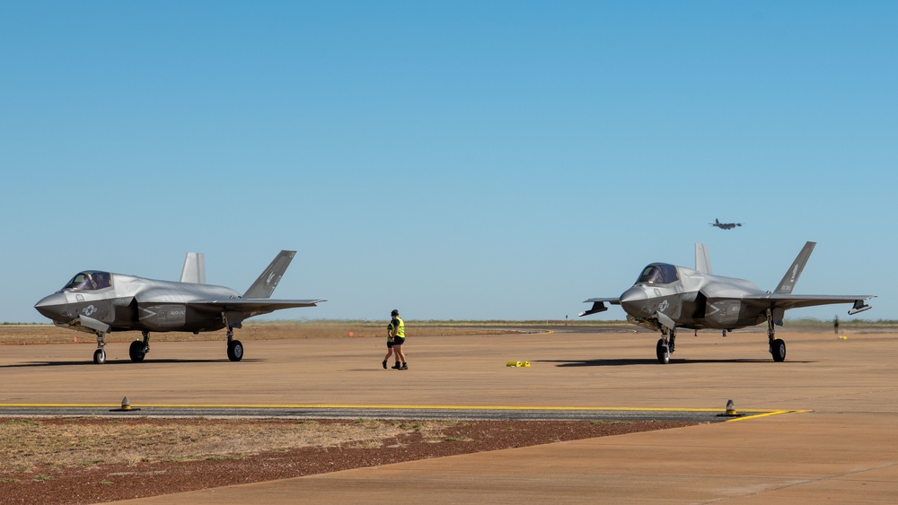 VMGR-152 conduct ADGR at RAAF Base Curtin