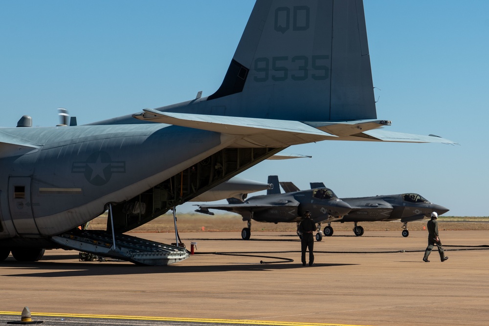 VMGR-152 conduct ADGR at RAAF Base Curtin