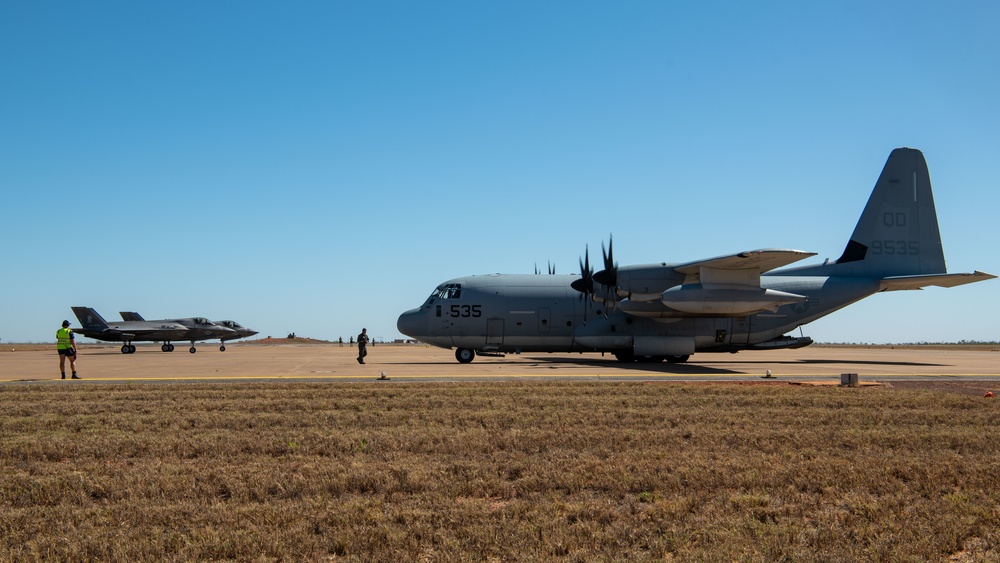 VMGR-152 conduct ADGR at RAAF Base Curtin