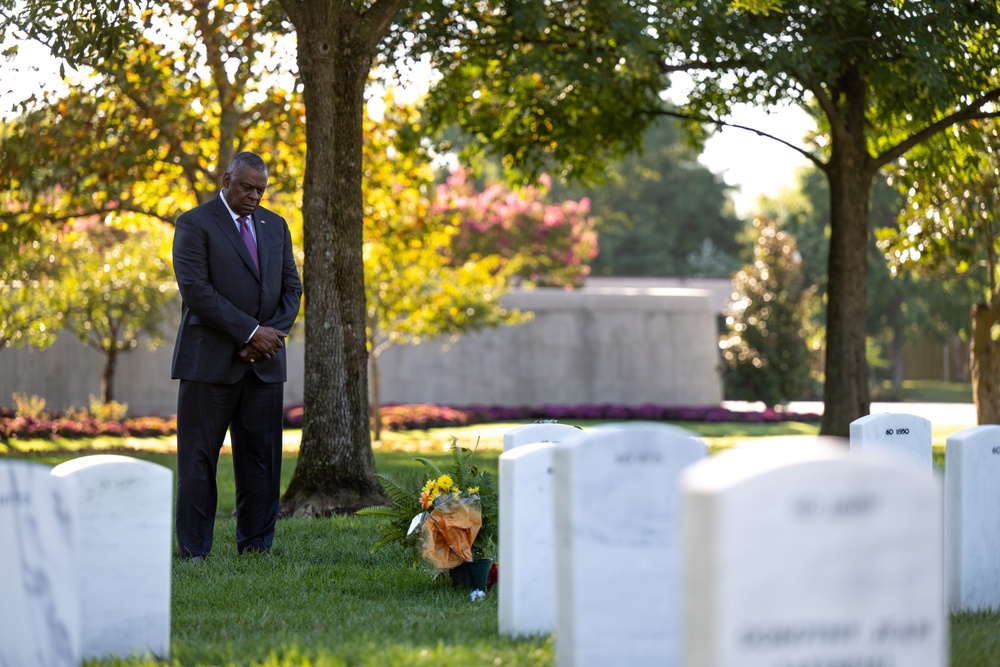 Secretary Austin pays respects at Arlington National Cemetery