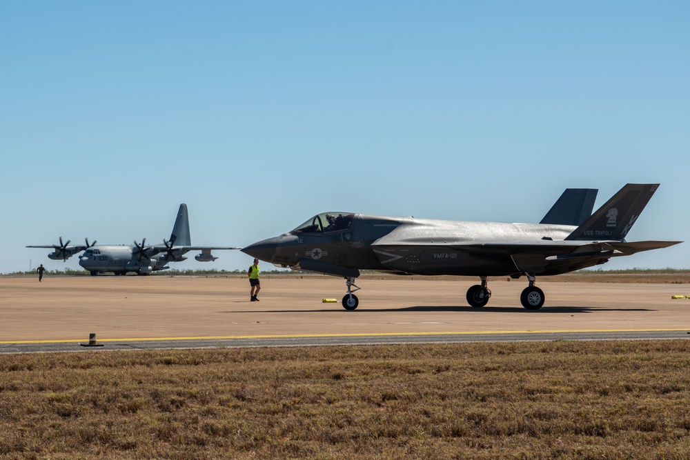 VMGR-152 conduct ADGR at RAAF Base Curtin