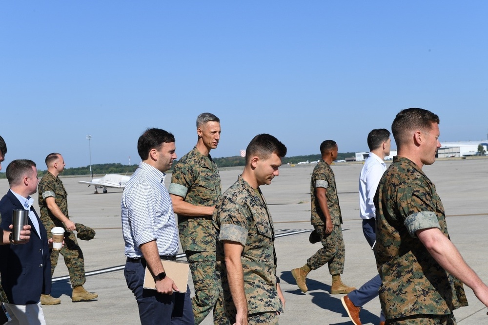 Sen. Kirsten E. Gillibrand Staff Members visit MIU and MAG-49 Det B