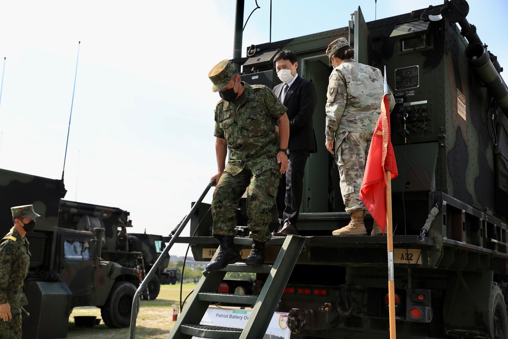 JGSDF Western Army Commander Visits Bilateral Air Defense Training During Orient Shield 22