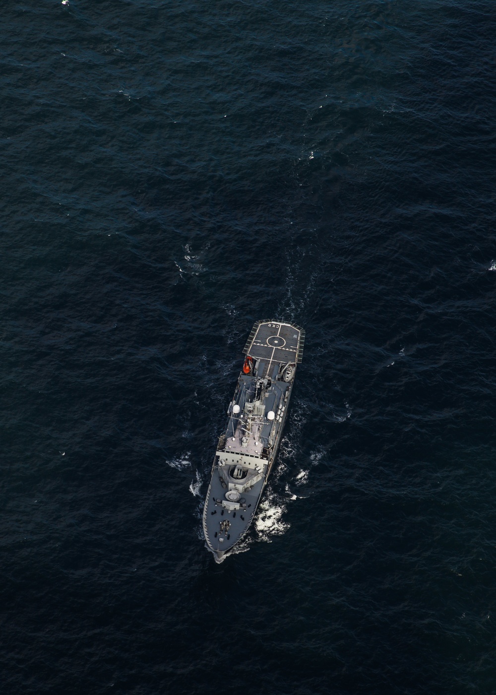 Kearsarge ARG Conducts Maneuvering Exercise with Swedish Navy