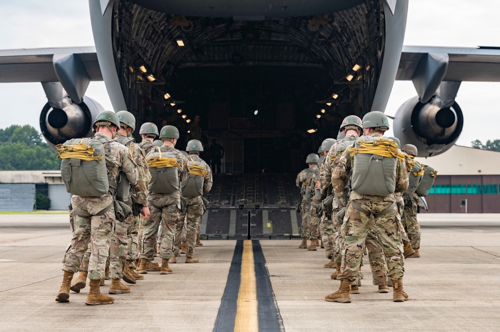 Members of Jumpmaster School Class 007-22 Conducts Final PWAC Test