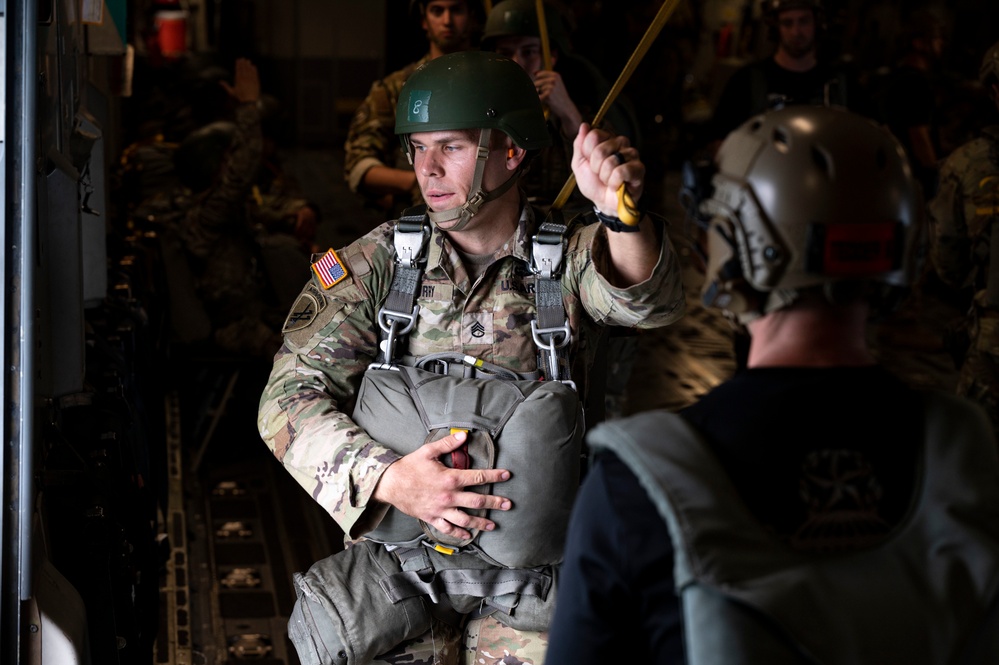 Members of Jumpmaster School Class 007-22 Conducts Final PWAC Test