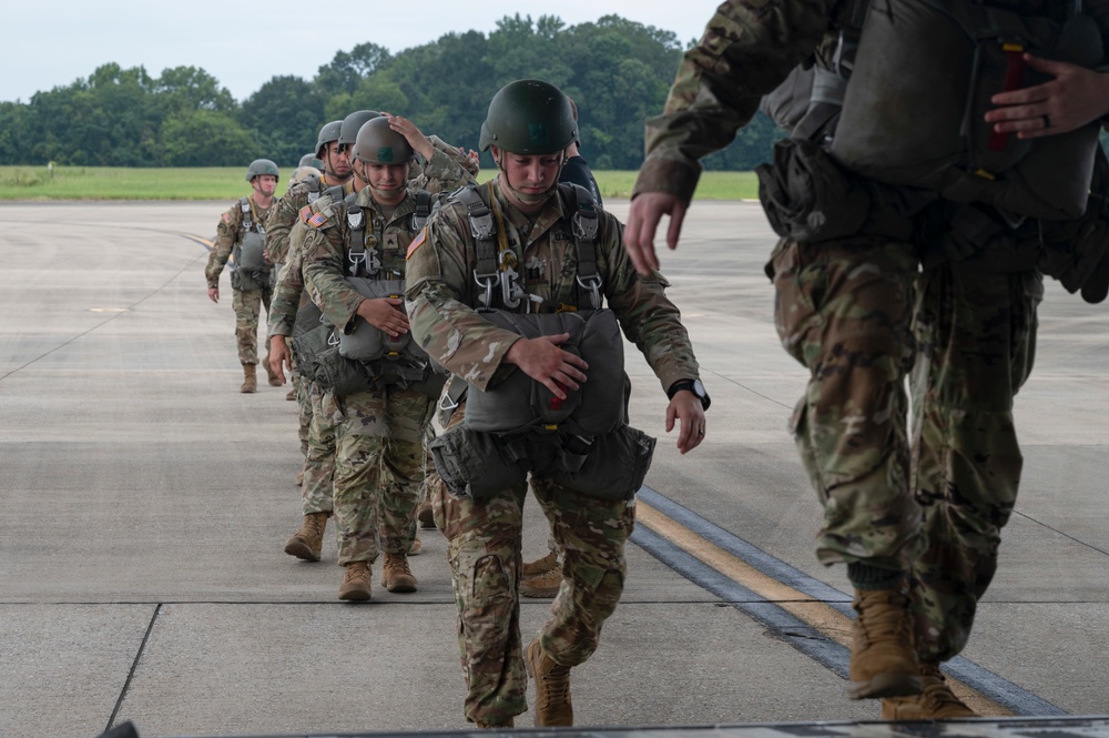 Members of Jumpmaster School Class 007-22 Conducts Final PWAC Test