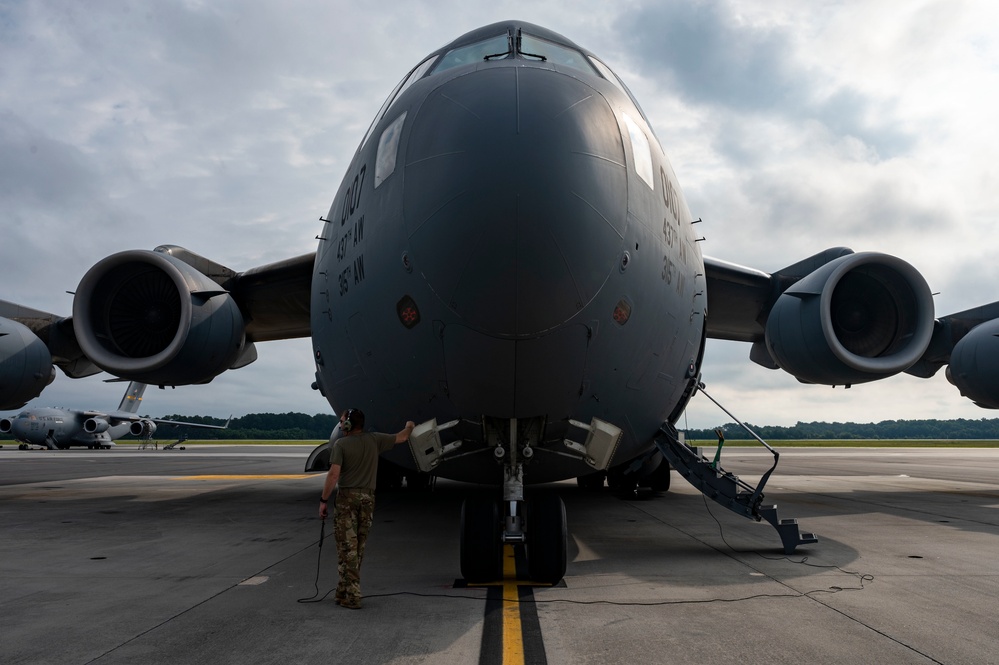 DVIDS - Images - Members of Jumpmaster School Class 007-22 Conducts ...