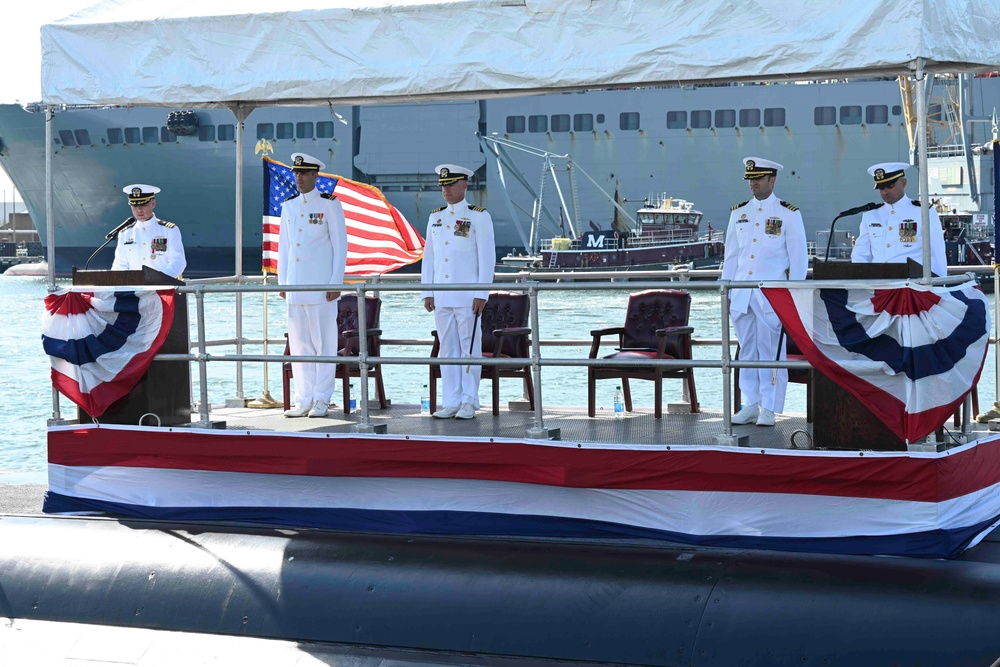 USS Pasadena (SSN 752) Holds Change of Command