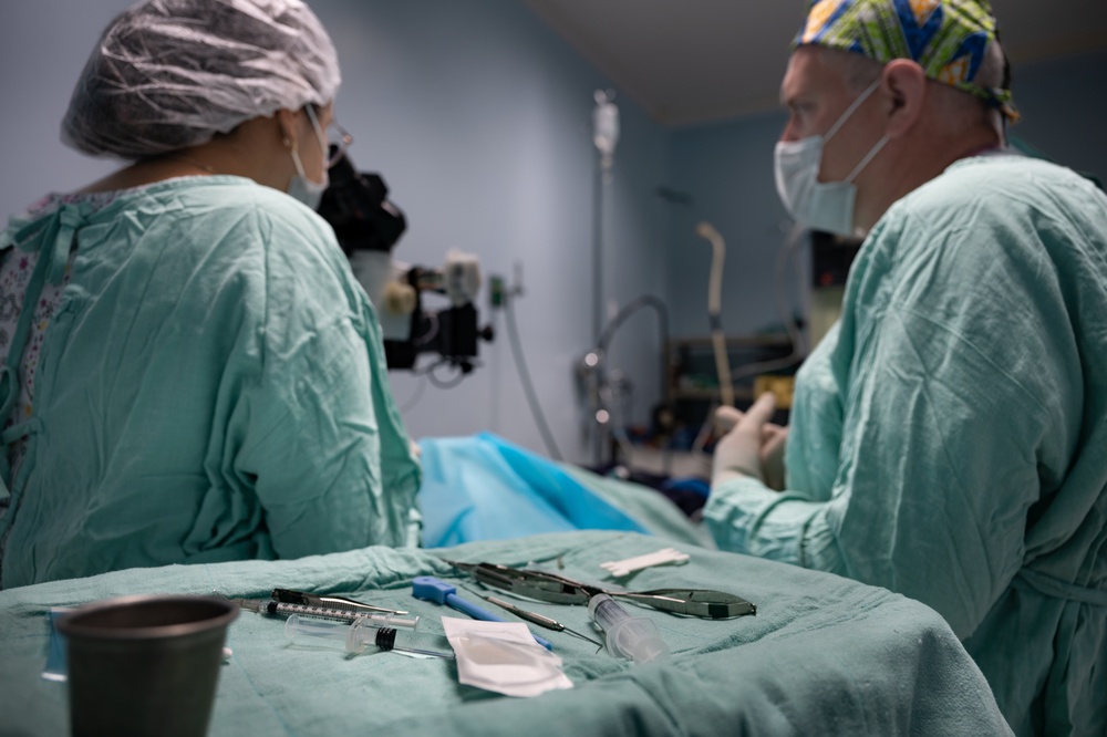 During HEART 22 U.S. and Guatemalan Ophthalmologist Save The Sight of a Young Guatemalan Child