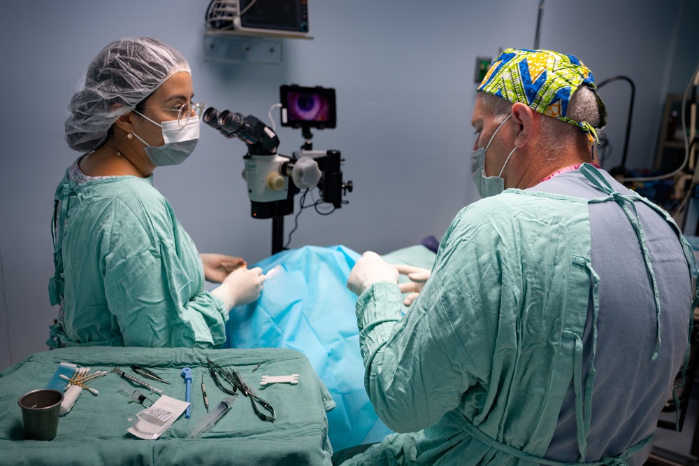 During HEART 22 U.S. and Guatemalan Ophthalmologist Save The Sight of a Young Guatemalan Child
