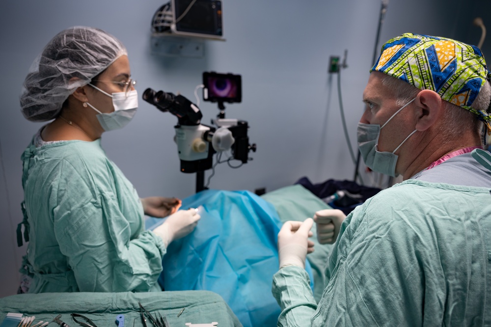 During HEART 22 U.S. and Guatemalan Ophthalmologist Save The Sight of a Young Guatemalan Child