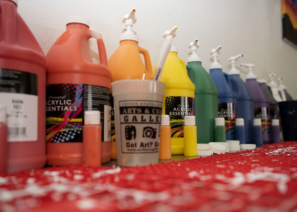 Holloman Arts and Crafts Center hosts new classes, events