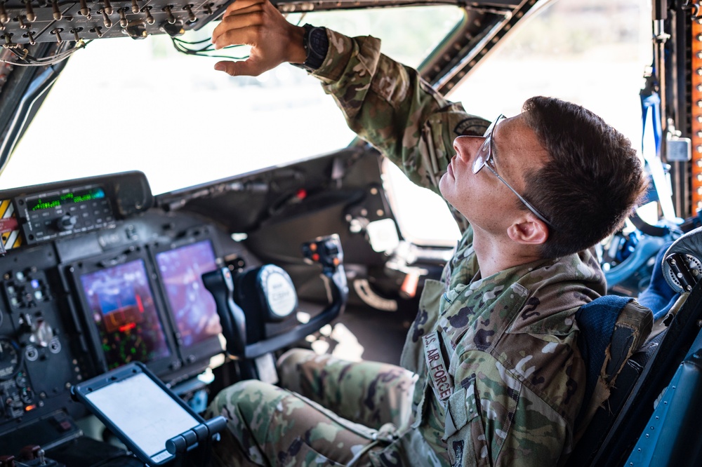 Airmen train, deliver humanitarian aid to Honduras