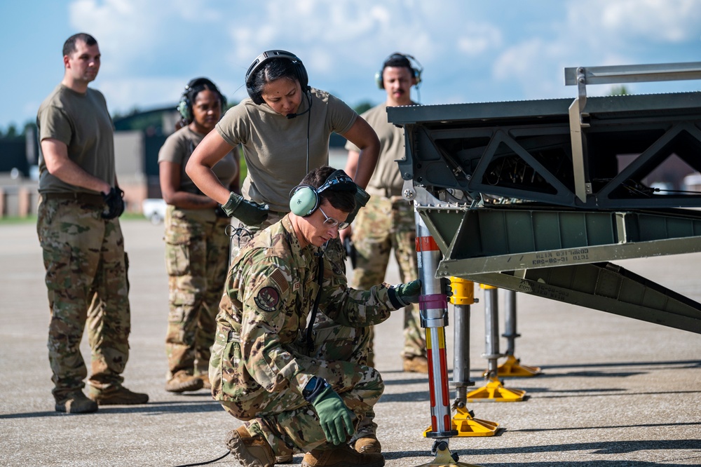 Airmen train, deliver humanitarian aid to Honduras