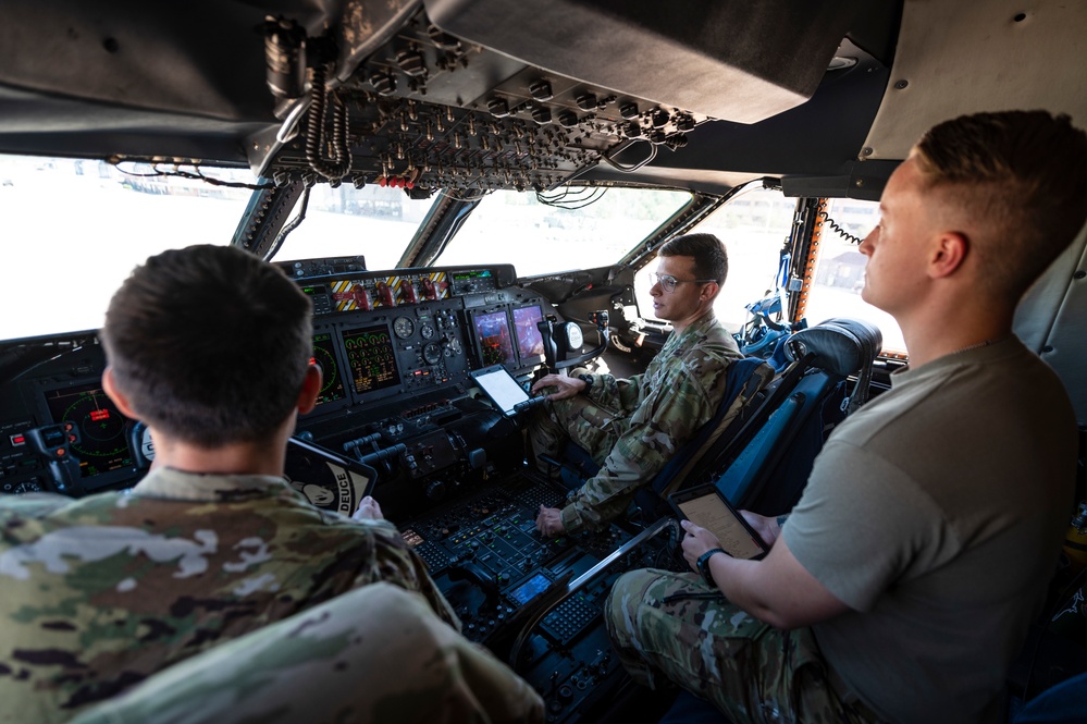 Airmen train, deliver humanitarian aid to Honduras