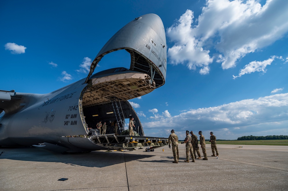 Airmen train, deliver humanitarian aid to Honduras