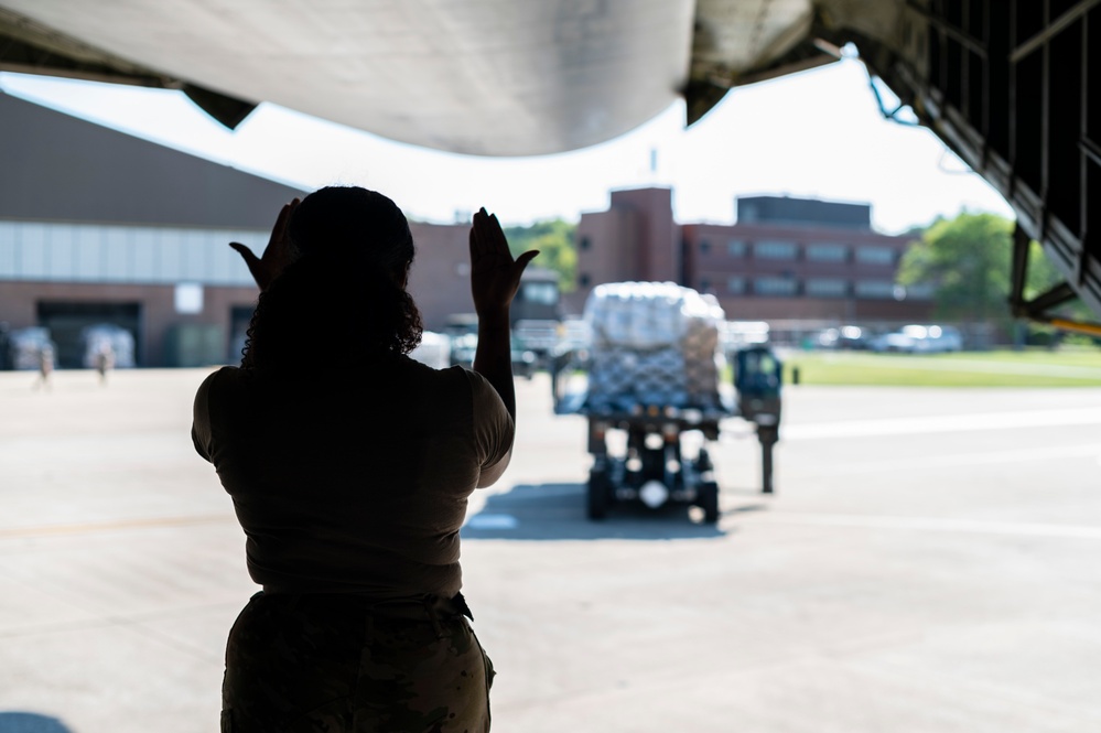 Airmen train, deliver humanitarian aid to Honduras