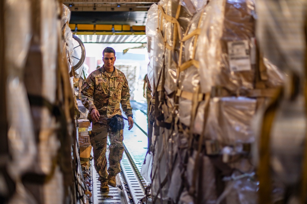 Airmen train, deliver humanitarian aid to Honduras