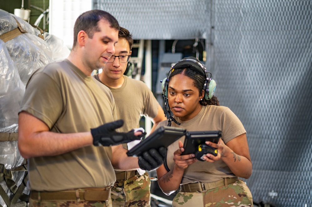 Airmen train, deliver humanitarian aid to Honduras