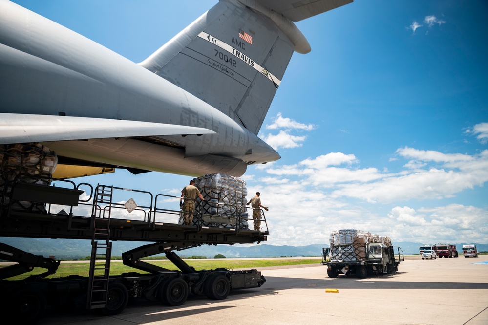 Airmen train, deliver humanitarian aid to Honduras