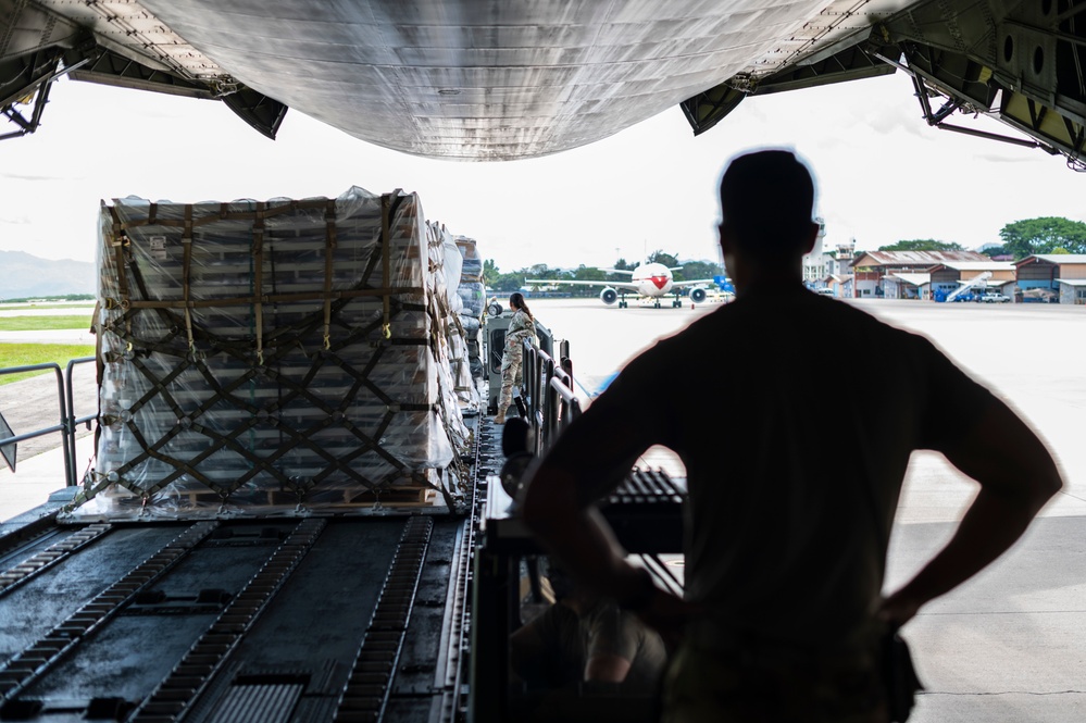 Airmen train, deliver humanitarian aid to Honduras