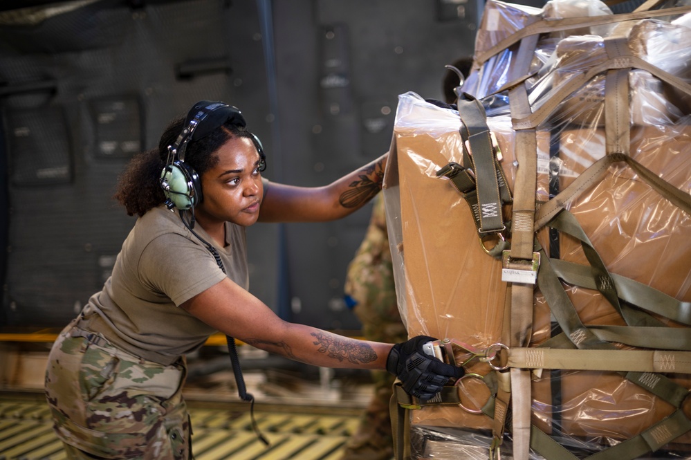 Airmen train, deliver humanitarian aid to Honduras