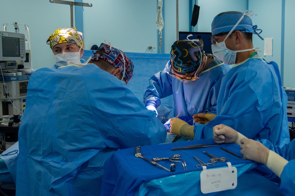 Pacific Partnership 2022 performs hernia surgery aboard USNS Mercy (T-AH 19)