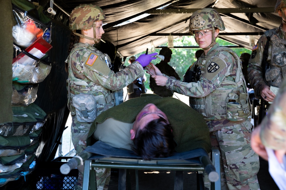 Army Guard and Reserve Soldiers Train to Become Combat Medics