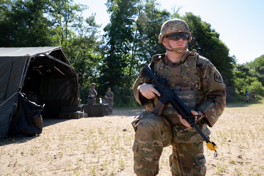 Army Guard and Reserve Soldiers Train to Become Combat Medics