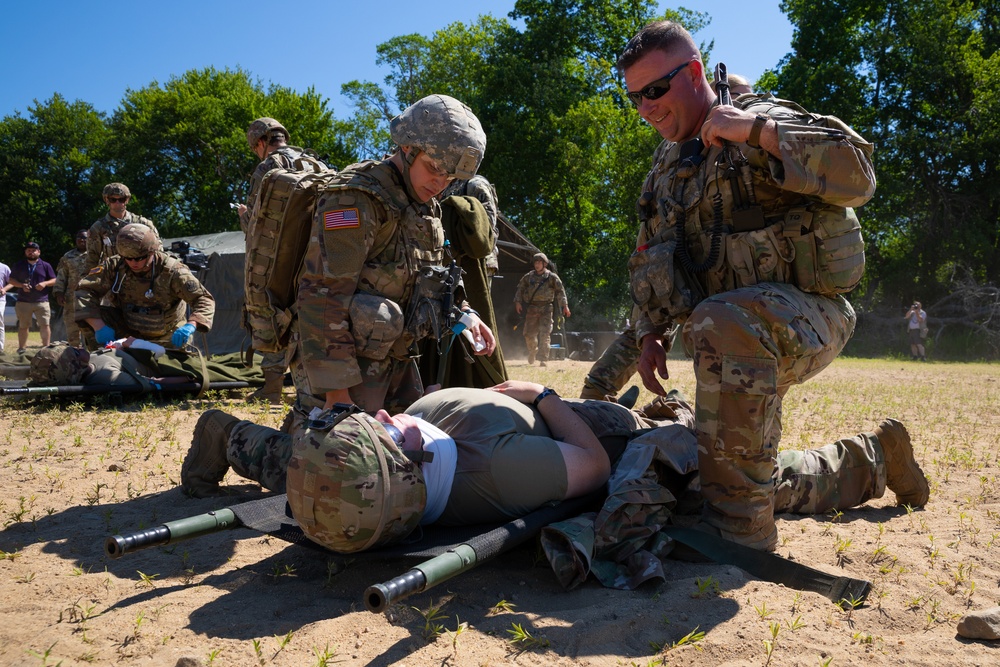 Army Guard and Reserve Soldiers Train to Become Combat Medics