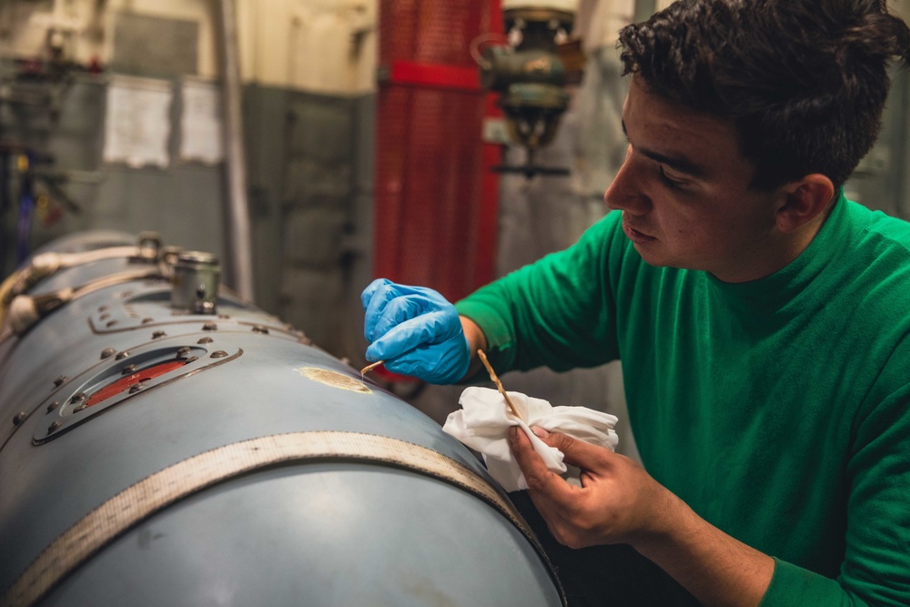 HSM 79 Sailors Repair MH-60R Auxiliary Fuel Tank aboard DDG 117