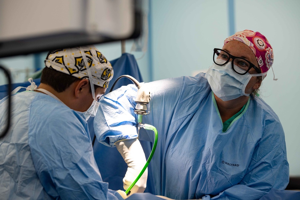 Pacific Partnership 2022 Medical Personnel Perform Surgery aboard Mercy