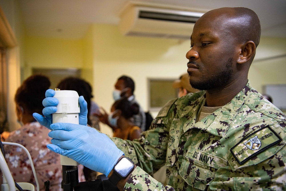 Pacific Partnership 2022 Personnel Assist at Good Samaritan Hospital