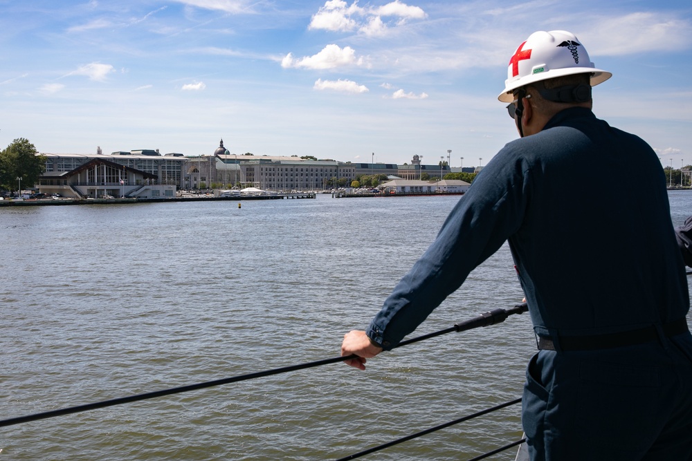 USS Minneapolis-Saint Paul Pulls Into Annapolis