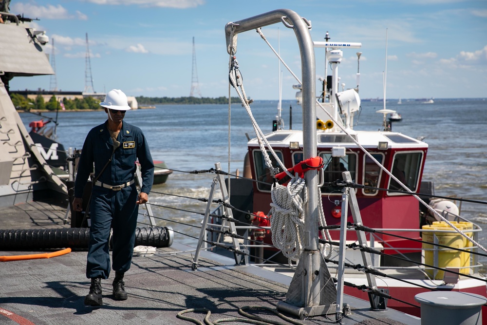USS Minneapolis-Saint Paul Pulls Into Annapolis