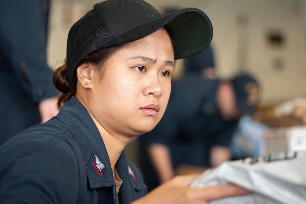 Sailors Receive Mail