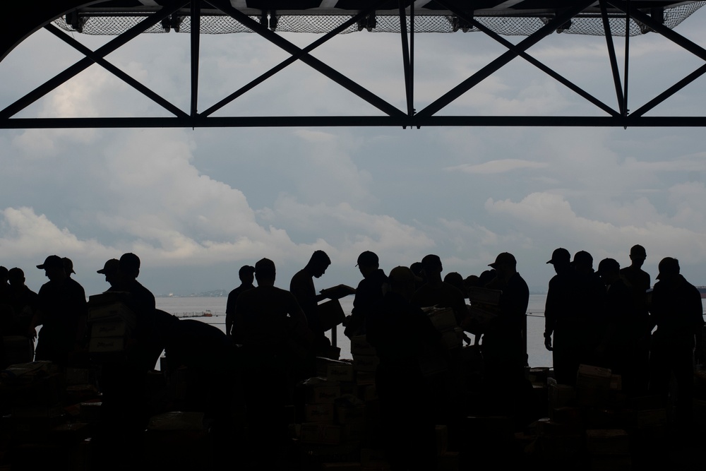 Sailors Receive Mail