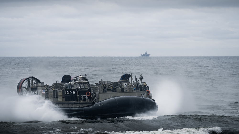 Kearsarge Conducts Operations in the Atlantic Ocean